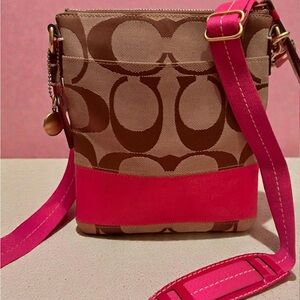 Coach Signature Canvas Swingpack Small Crossbody Bag PRETTY AND PINK 🩷